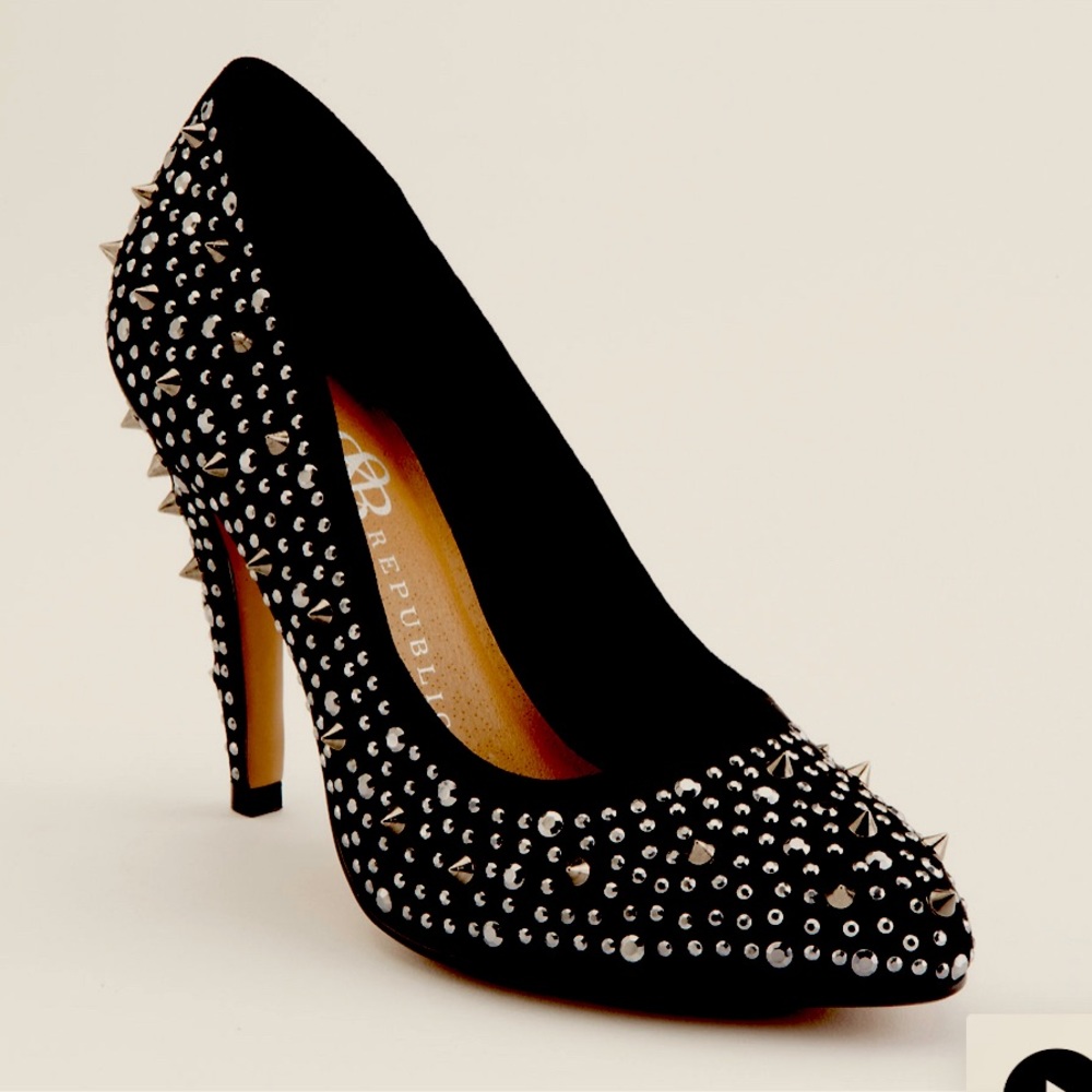 Rock & Republic Black Studded Spike Pointed-Toe Pumps, Size 9.5